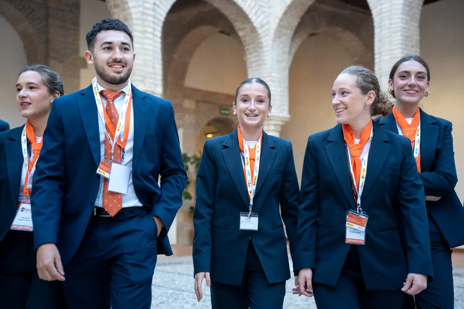 Parte del equipo de Esmeeting en un congreso